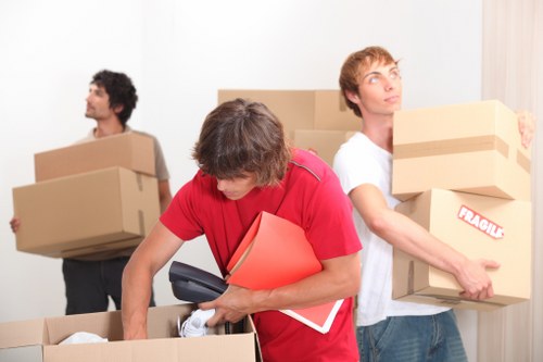 Local Kingsbury moving truck for flat, house, and office moves